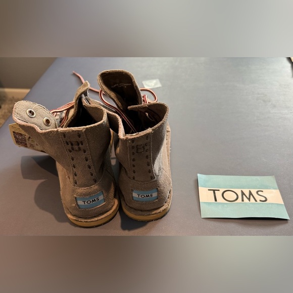 Women's Toms Lace Up Boots Size W 7 NIB Fall Grunge Tomboy Slouchy - Picture 2 of 8